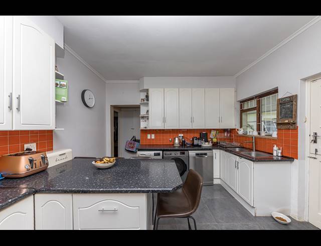 4 BEDROOM HOUSE TO LET IN NEWLANDS